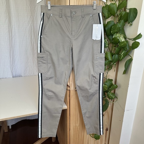 NWT Athleta Summit Cargo Pants Women's 2 Beige Utility UPF Relaxed Fit Carpenter - Picture 2 of 16